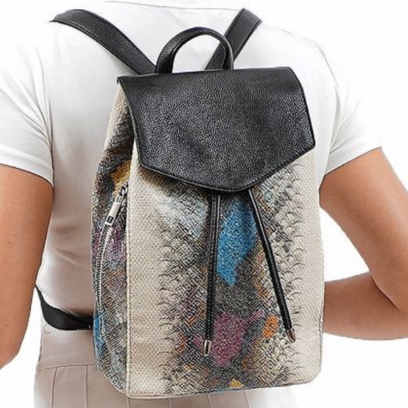 🌼MELLOW WORLD KARAI Snake Skin Embossed Backpack🌼 - Picture 4 of 15